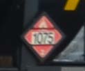 picture of a hazmat placard with the number 1075 / Photo d<un placard de matire dangereuse avec  le numro 1075.